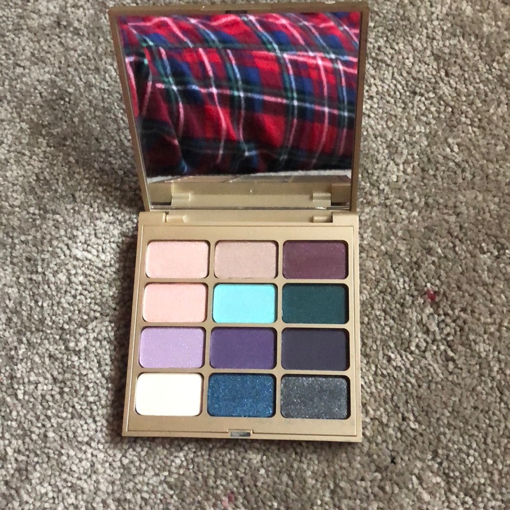 Stila makeup eyeshadow palette (never used)
